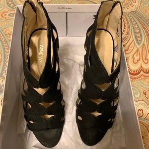 Black heels in excellent condition size 7.5